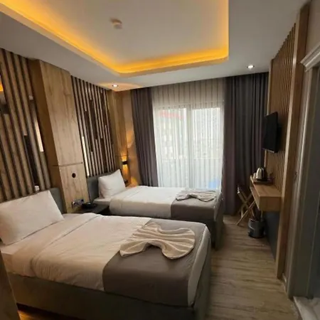 Hotel And Free Shuttle 4*