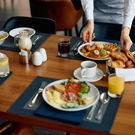 And Free Shuttle Отель 4*