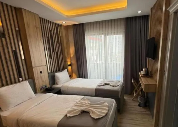 Hotel And Free Shuttle 4*